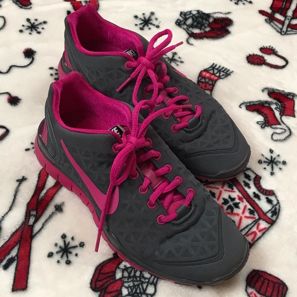 Nike Shoes - Women’s Nike Free TR Fit 2